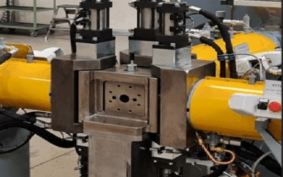 Three extruders connected to a new “Triplex head” configuration.